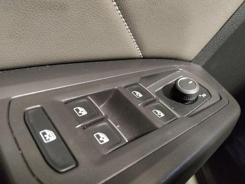 Used 2023 Volkswagen Atlas Cross Sport SE FWD image 27