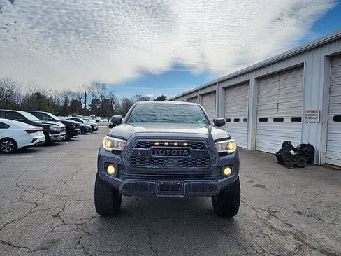 Used 2017 Toyota Tacoma TRD Off-Road image 8