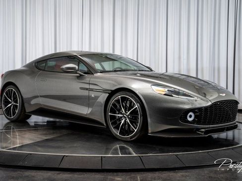 Used 2018 Aston Martin Vanquish Zagato image 35