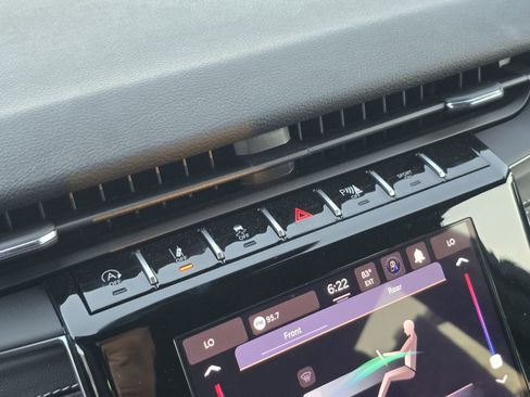 Used 2025 Jeep Grand Cherokee L Laredo image 25