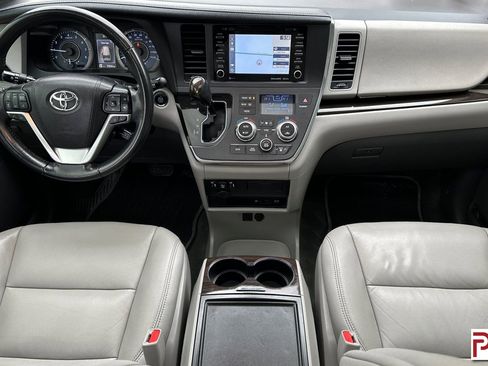 Used 2018 Toyota Sienna XLE Premium image 17