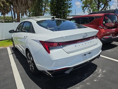 Used 2022 Hyundai Elantra SEL w/ Convenience + Premium Package FWD image 13