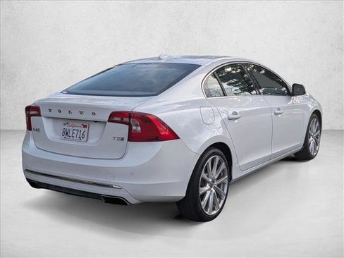 Used 2017 Volvo S60 T5 Inscription Platinum image 5