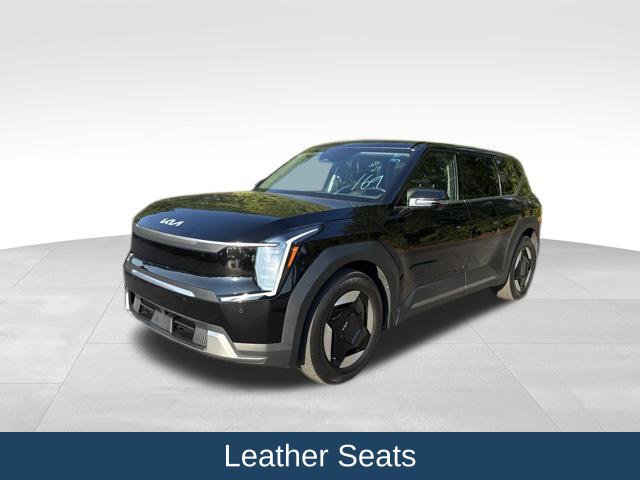 Used 2024 Kia EV9 Light RWD image 4
