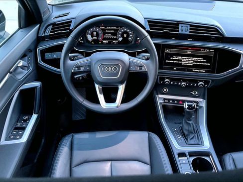 Used 2025 Audi Q3 2.0T Premium w/ Convenience Package image 5