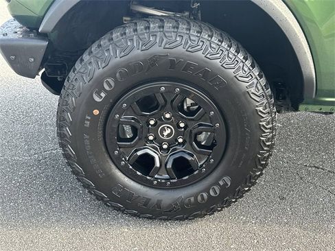 Used 2022 Ford Bronco Wildtrak image 11