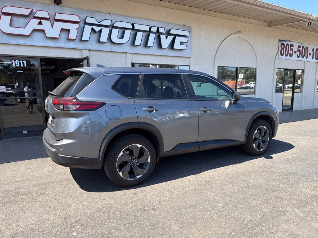Used 2024 Nissan Rogue SV AWD/4WD image 2