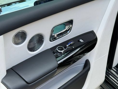 Used 2022 Rolls-Royce Phantom Sedan RWD image 47