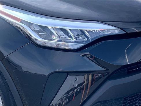Used 2020 Toyota C-HR LE FWD image 28