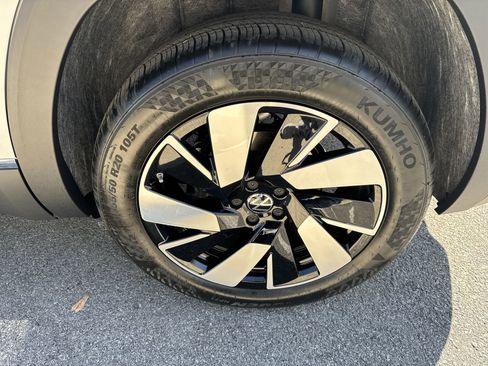 New 2026 Volkswagen Atlas Cross Sport SEL image 32