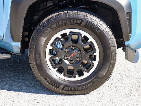 Used 2025 Toyota 4Runner TRD Off-Road image 14