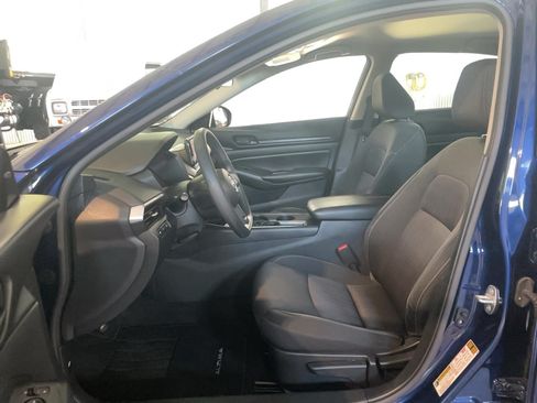 Used 2024 Nissan Altima 2.5 S FWD image 14