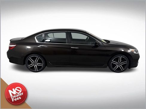 Used 2016 Honda Accord Sport image 2