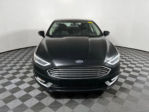 Used 2017 Ford Fusion SE w/ Fusion SE Technology Package image 2