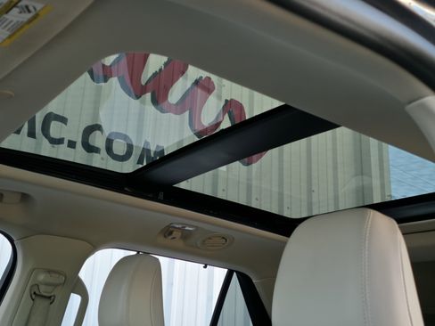 Used 2020 Ford Explorer Platinum w/ Premium Technology Package image 17