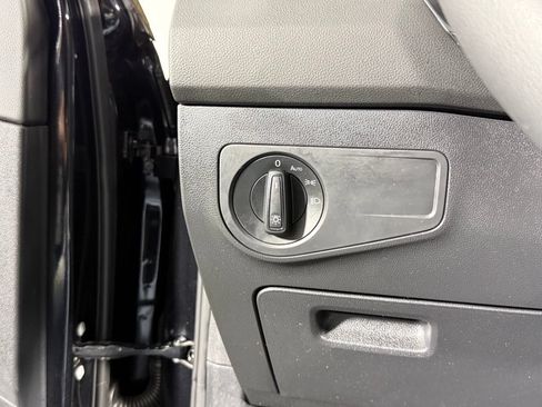 Used 2021 Volkswagen Tiguan S FWD image 17