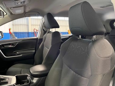 Used 2025 Toyota RAV4 XLE FWD image 23