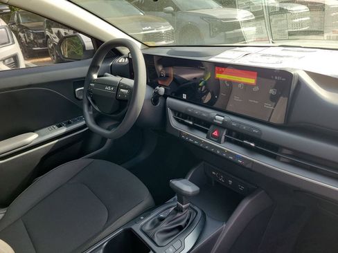 New 2026 Kia K4 LXS FWD image 8
