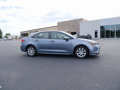 Used 2025 Toyota Corolla LE image 3