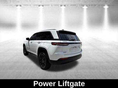 Certified 2024 Jeep Grand Cherokee Altitude AWD/4WD image 5