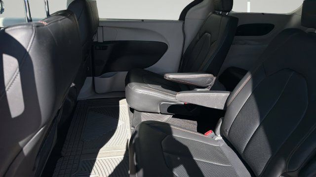 Used 2019 Chrysler Pacifica Touring-L FWD image 9