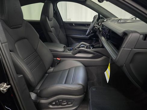 New 2026 Porsche Cayenne GTS image 28