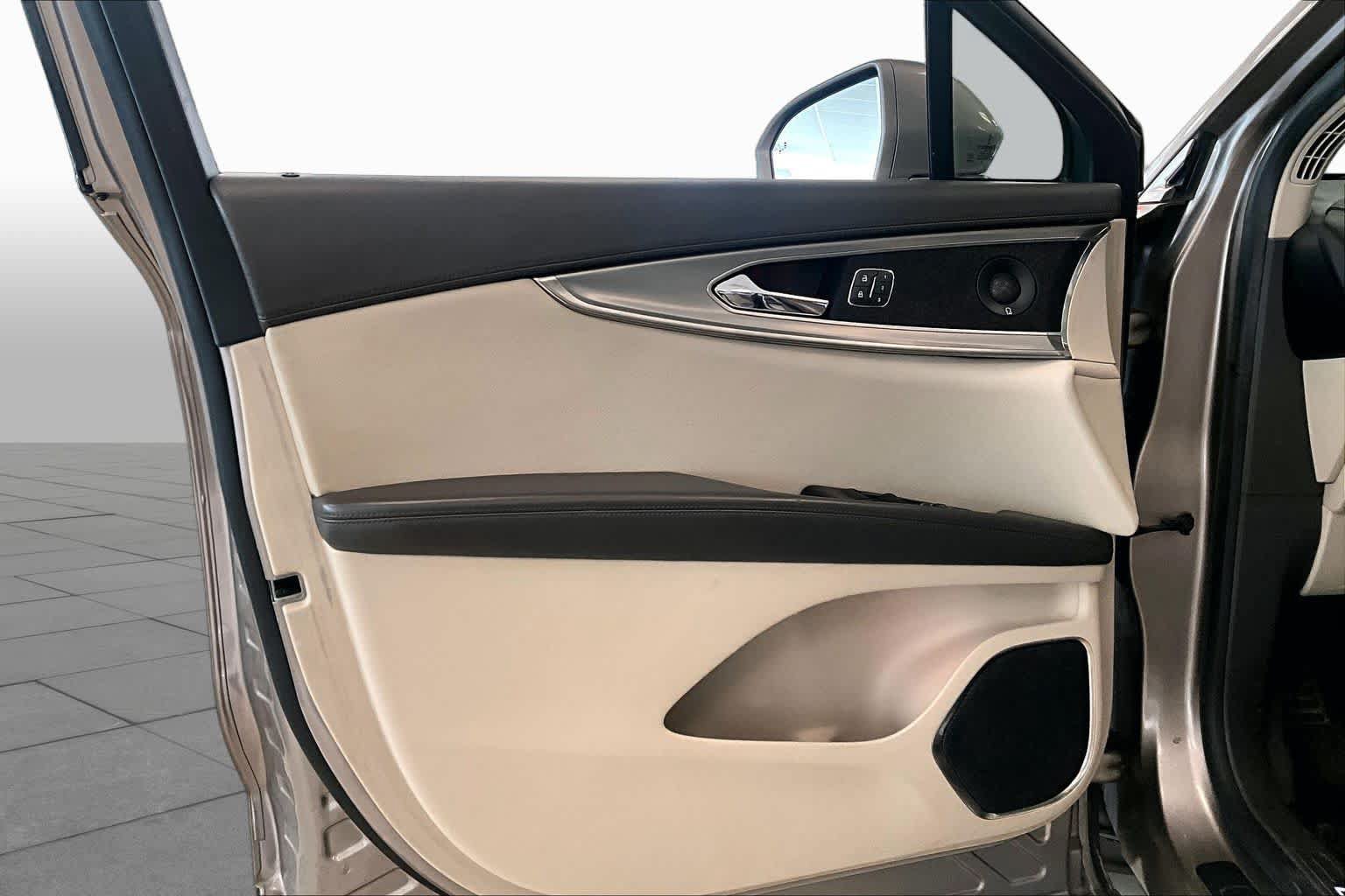 Used 2019 Lincoln Nautilus Reserve FWD image 20