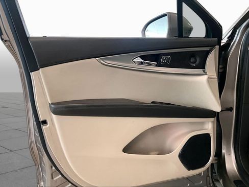 Used 2019 Lincoln Nautilus Reserve FWD image 20