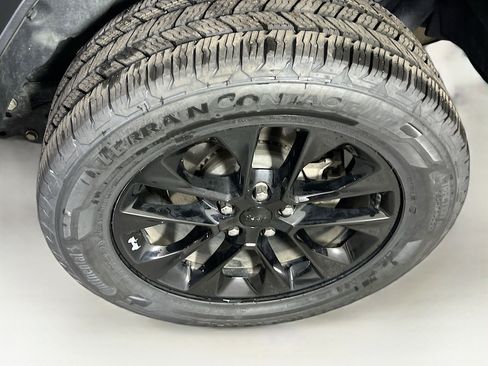 Used 2023 Jeep Wrangler Unlimited Sahara image 30