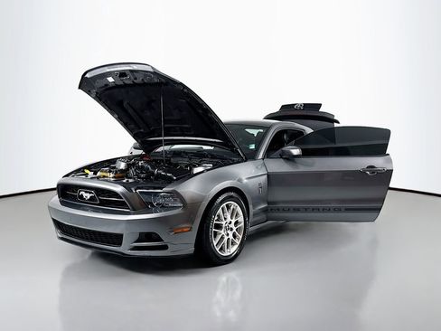 Used 2013 Ford Mustang Premium image 19