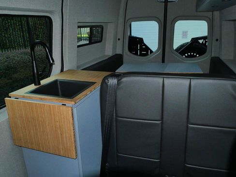 Used 2025 Mercedes-Benz Sprinter 2500 image 50