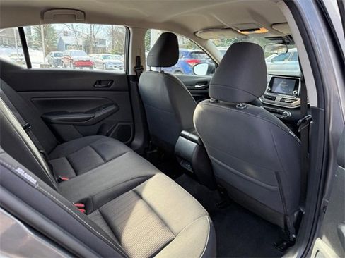 Used 2024 Nissan Altima 2.5 SV image 10