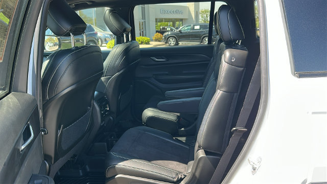 Used 2023 Jeep Grand Cherokee L Laredo AWD/4WD image 23