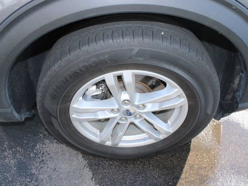 Used 2021 Ford Explorer XLT w/ Equipment Group 202A AWD/4WD image 3