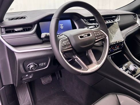 New 2025 Jeep Grand Cherokee Limited w/ Trailer Tow Package image 15