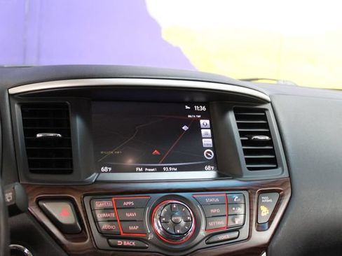 Used 2019 Nissan Pathfinder Platinum AWD/4WD image 17