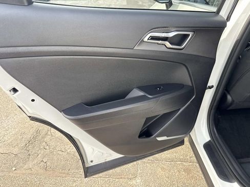 Used 2023 Kia Sportage LX image 16