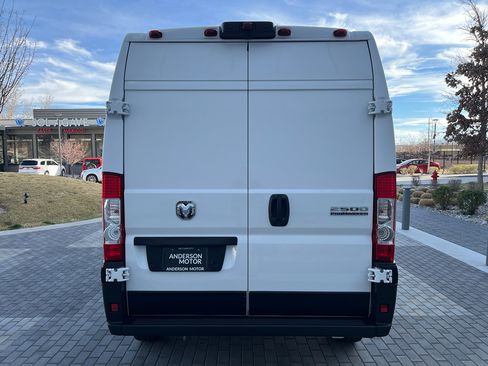 Used 2025 RAM ProMaster 2500 w/ Convenience Group image 8