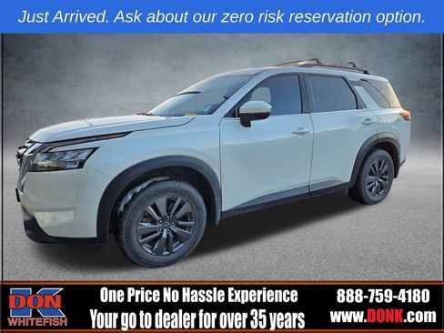 Used 2022 Nissan Pathfinder SV image 3