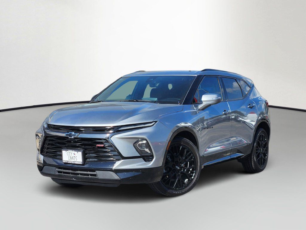 Used 2023 Chevrolet Blazer RS w/ Driver Confidence II Package FWD image 3