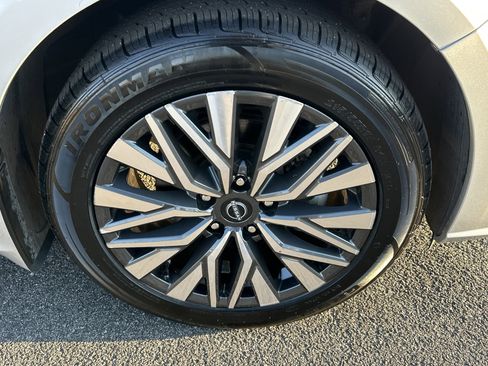 Used 2024 Nissan Altima 2.5 SV image 13