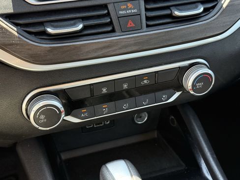 Used 2024 Nissan Altima 2.5 SV image 22