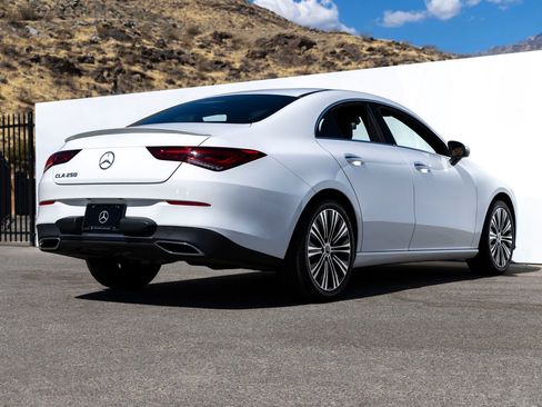 Used 2023 Mercedes-Benz CLA 250 image 10