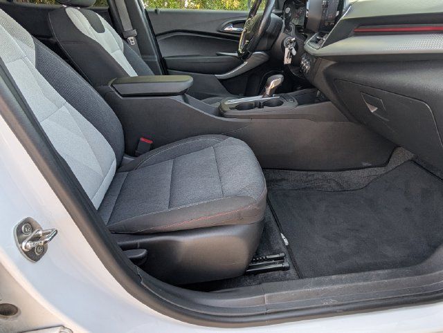 Used 2024 Chevrolet Trax RS FWD image 27