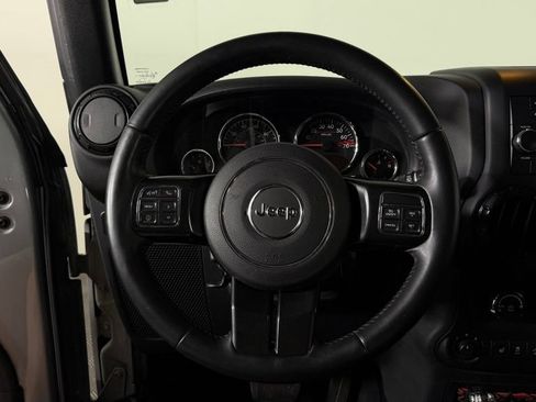 Used 2017 Jeep Wrangler Unlimited Rubicon AWD/4WD image 16