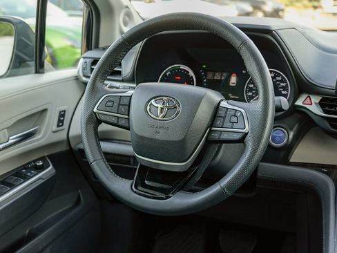 Used 2023 Toyota Sienna Limited AWD/4WD image 41