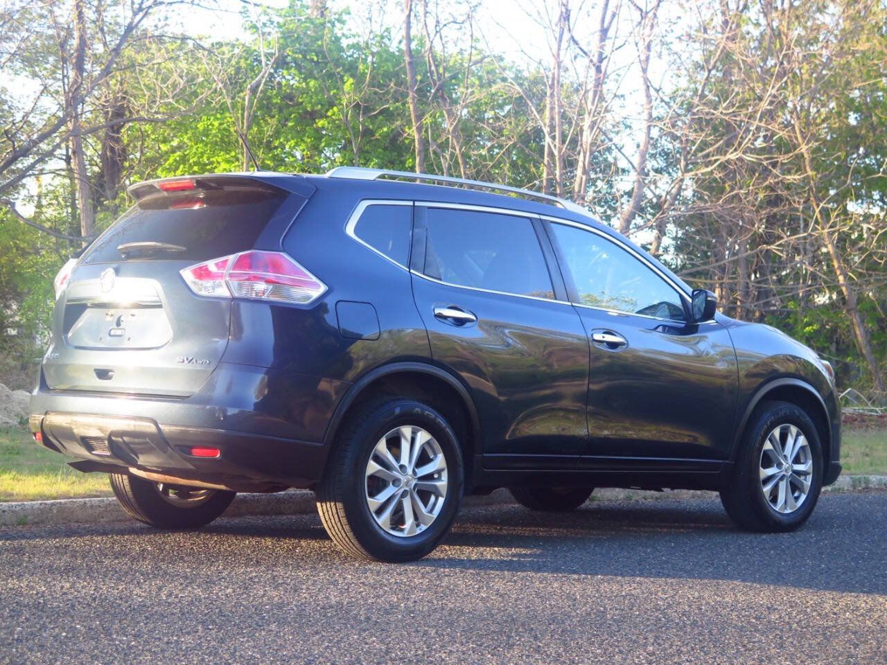 Used 2016 Nissan Rogue SV AWD/4WD image 4