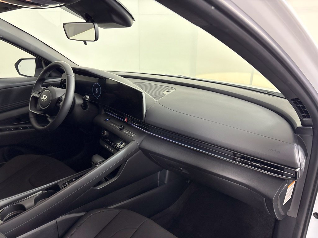 Certified 2025 Hyundai Elantra SEL FWD image 13
