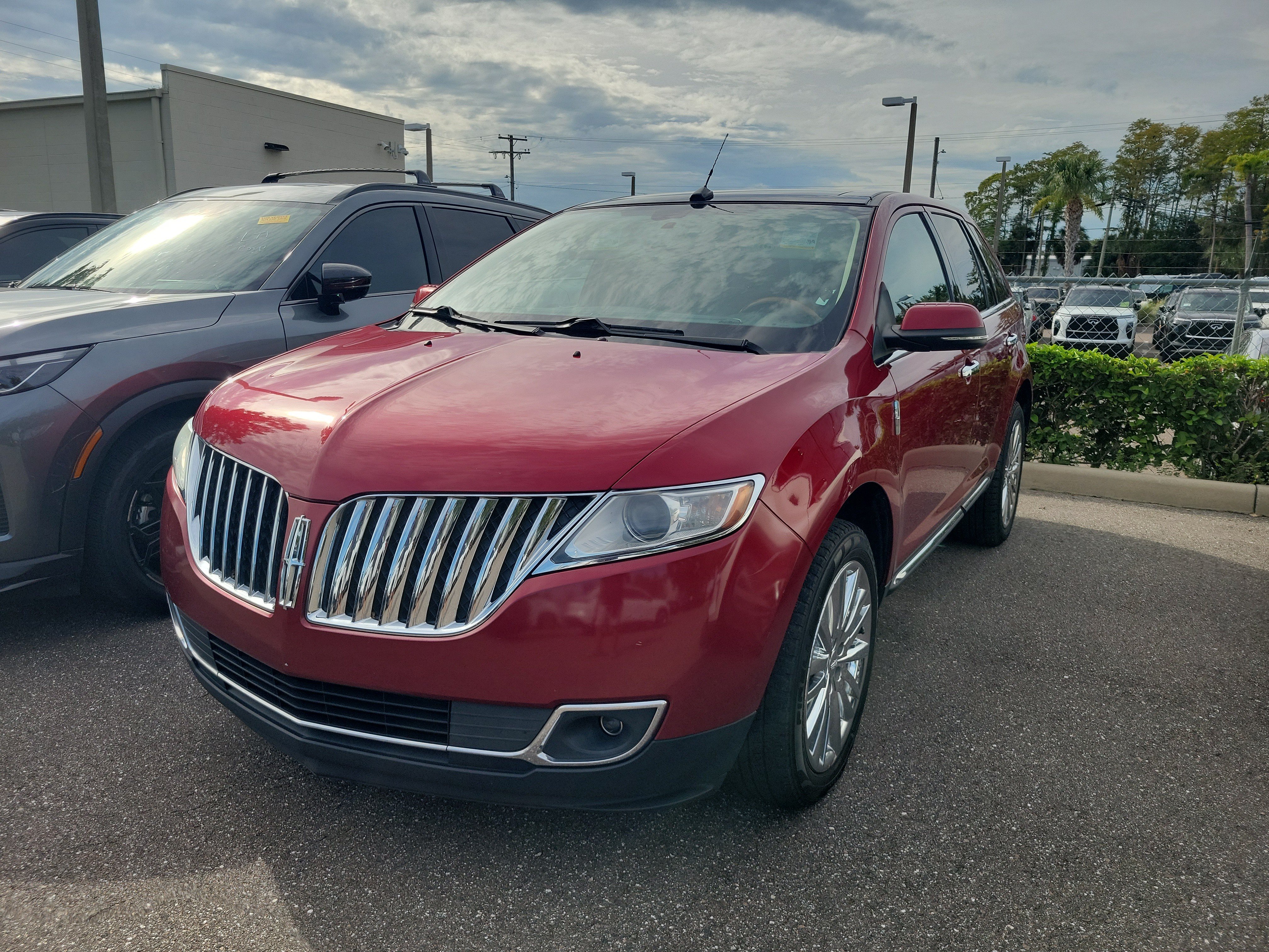 Used 2013 Lincoln MKX FWD image 1