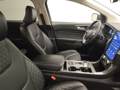 Used 2024 Ford Edge Titanium image 21